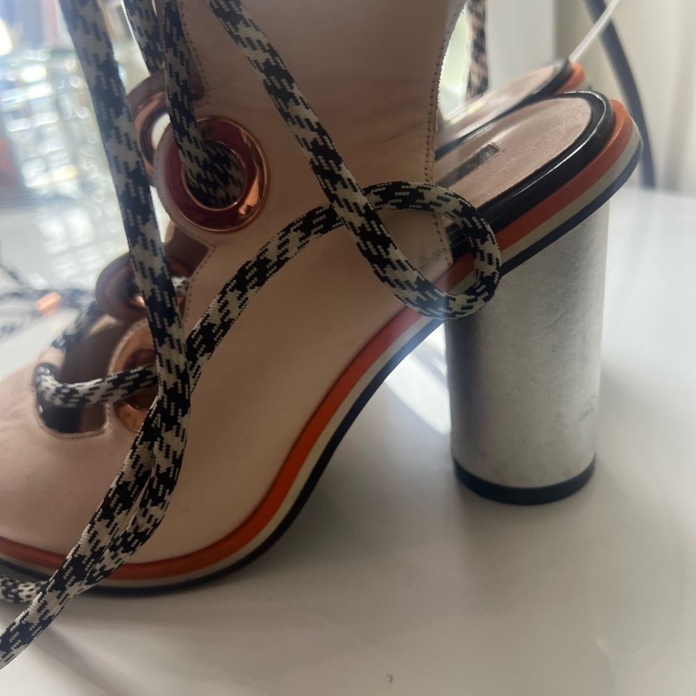 Kat Maconie - Picture 4 of 15
